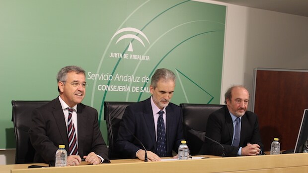 Firma del convenio entre el Ayuntamiento de Estepona y el Servicio Andaluz de Salud