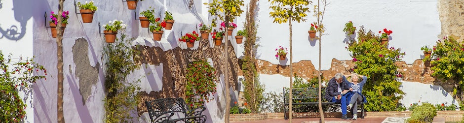 Turistas en el centro de Estepona / J.J.M.