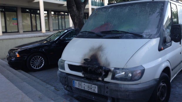 Furgoneta afectada por el intento de incendio