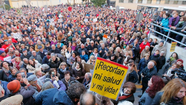 Manifestación que tuvo lugar durante la reunión de Salud con los sindicatos