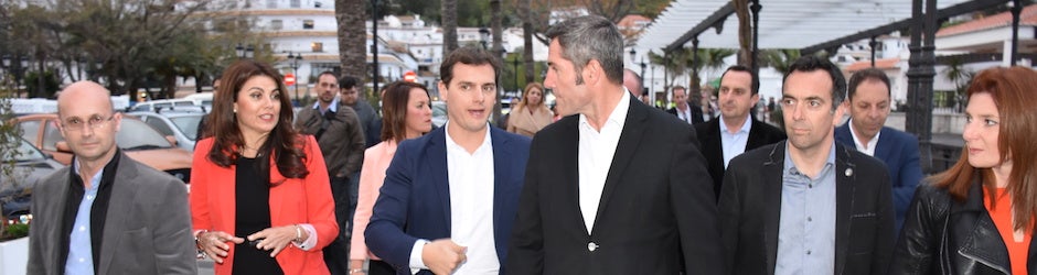 Andrés Ruiz al lado del alcalde, Juan Carlos Maldonado, durante la visita de Albert Rivera