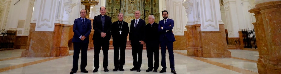 Autoridades en la iglesia de Santiago Apóstol / ABC