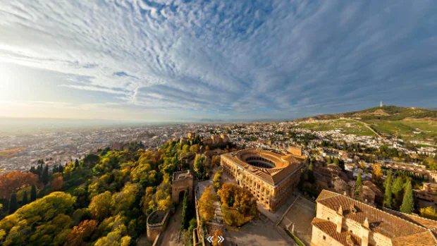 Una de las vistas espectaculares de la Alhambra y Granada tomadas desde el aire.