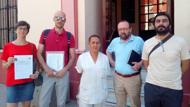 El colectivo Asamblea de Alcalá ha entregado más de 1.300 firmas pidiendo la apertura de la guardería