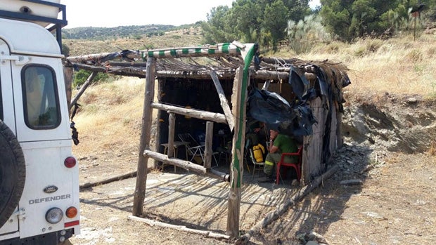 El Infoca, obligado a refugiarse en chabolas en medio del campo en Almería