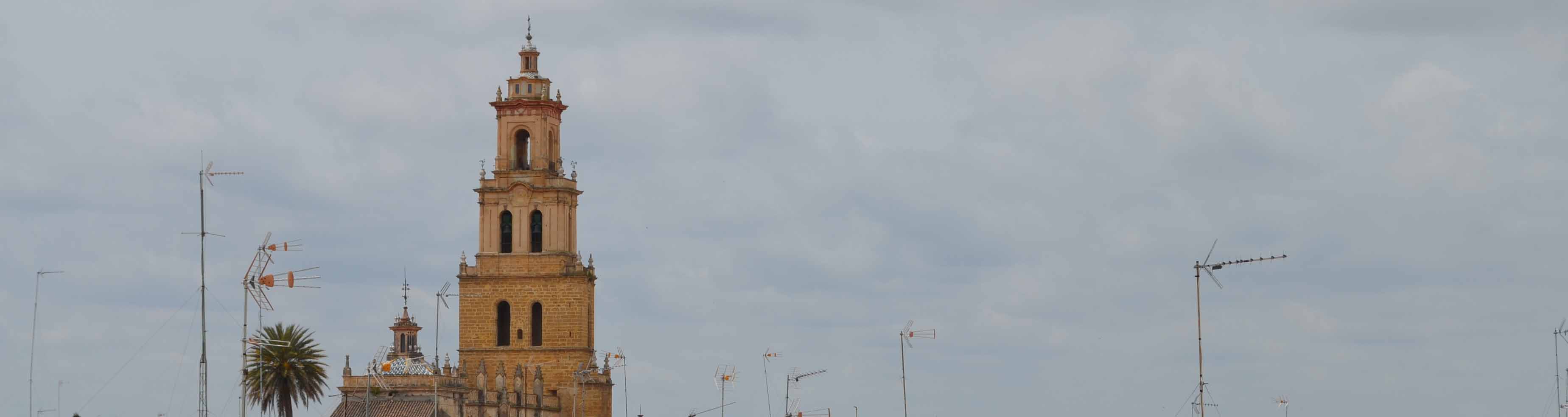 La torre de Santa María se puede divisar desde varios kilómetros de distancia