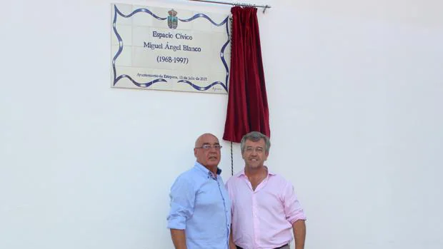 Javier Rojo y José María García Urbano inauguran el parque Miguel Ángel Blanco