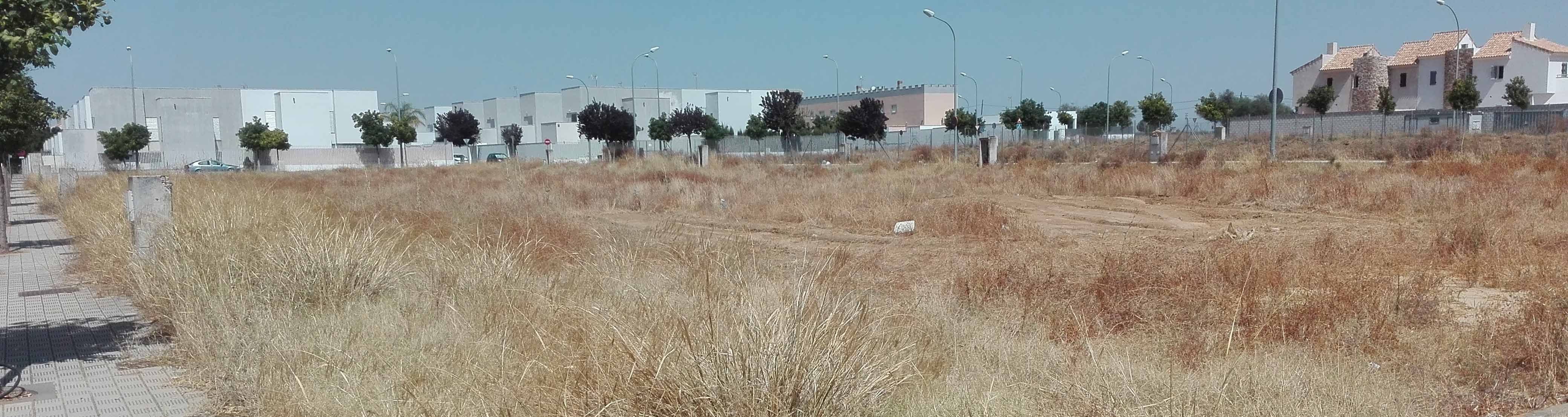 Un solar abandonado en la barriada de los Ruedos de Consolación