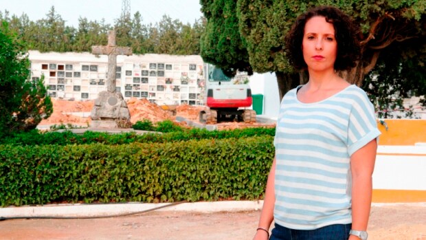 La portavoz de Ciudadanos en Alcalá, Rosa Carro, pide que actúe con urgencia en el cementerio
