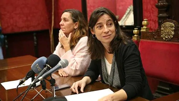 Pilar Rivas y Marta Gutiérrez, portavoz y exportavoz de Vamos Granada, respectivamente.