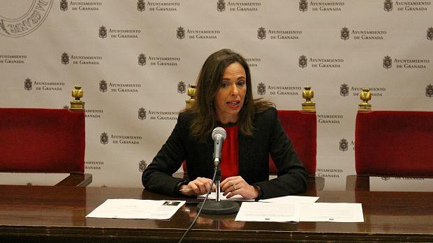 La portavoz del PP en el Ayuntamiento de Granada, Rocío Díaz, durante la rueda de prensa