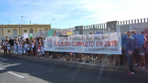 Los padres del colegio se han movilizado en diversas ocasiones para reclamar la ampliación del centro