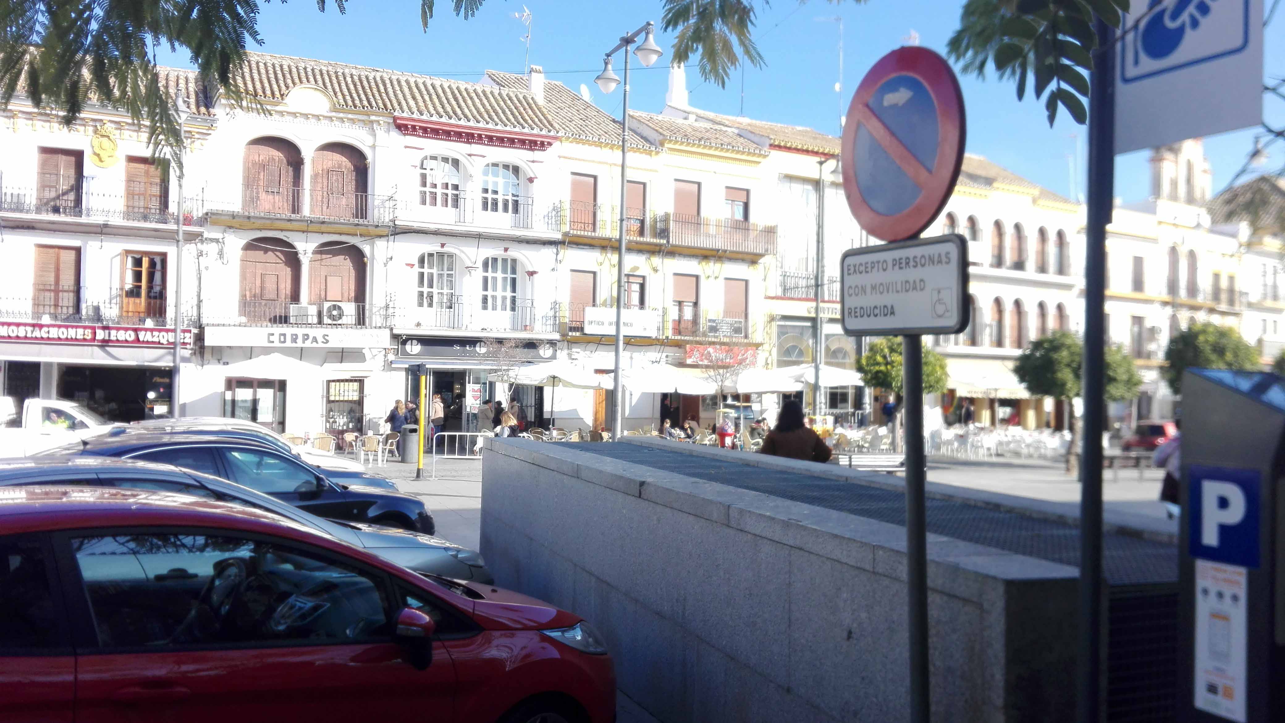 Una cruzada contra los conductores que aparcan en plazas reservadas para personas con movilidad reducida