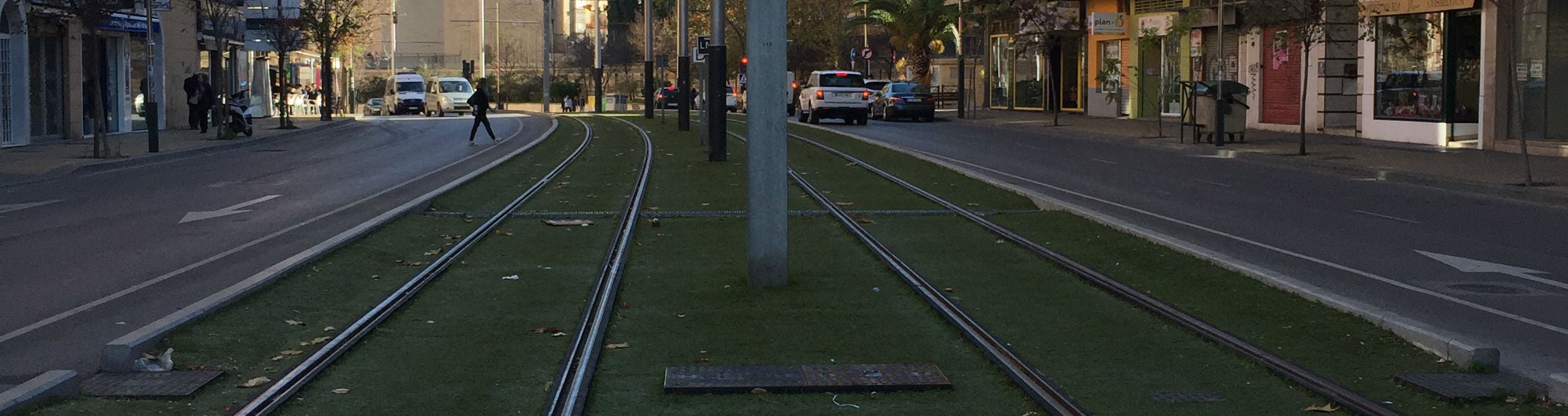 Tramo del tranvía de Jaén a su paso por la calle Eduardo García Triviño.