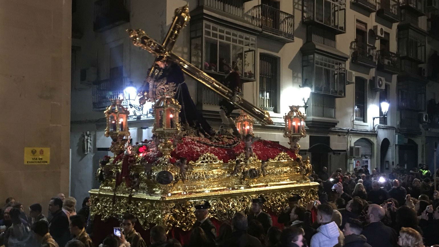 Fe, saeta y oración en la noche grande de la Semana Santa de Jaén