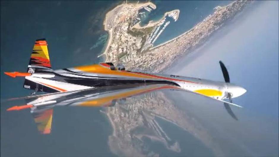 Volamos con Juan Velarde, el único español en la "Fórmula 1 del aire"