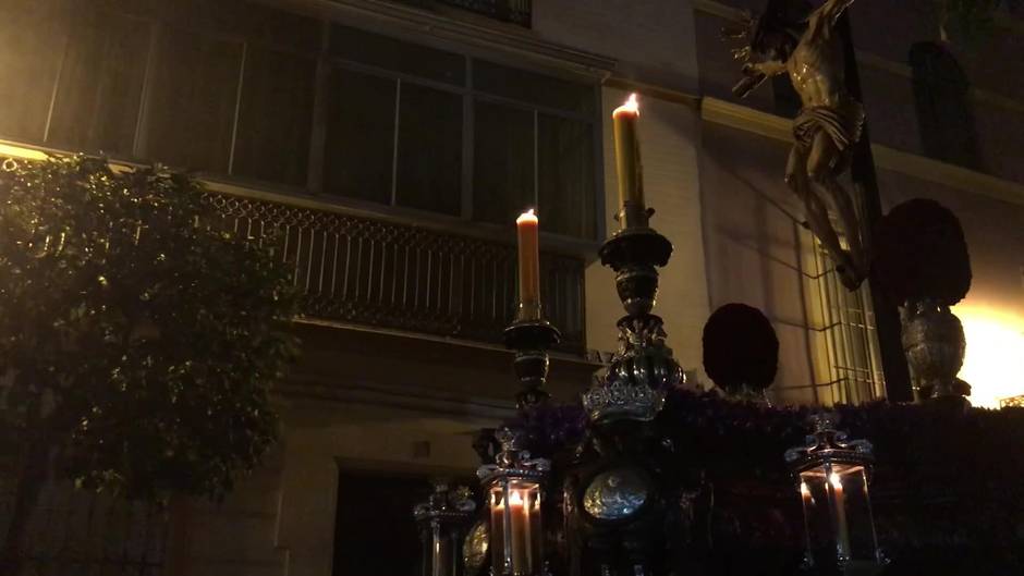 El Calvario. Cofradía por la Plaza del Museo