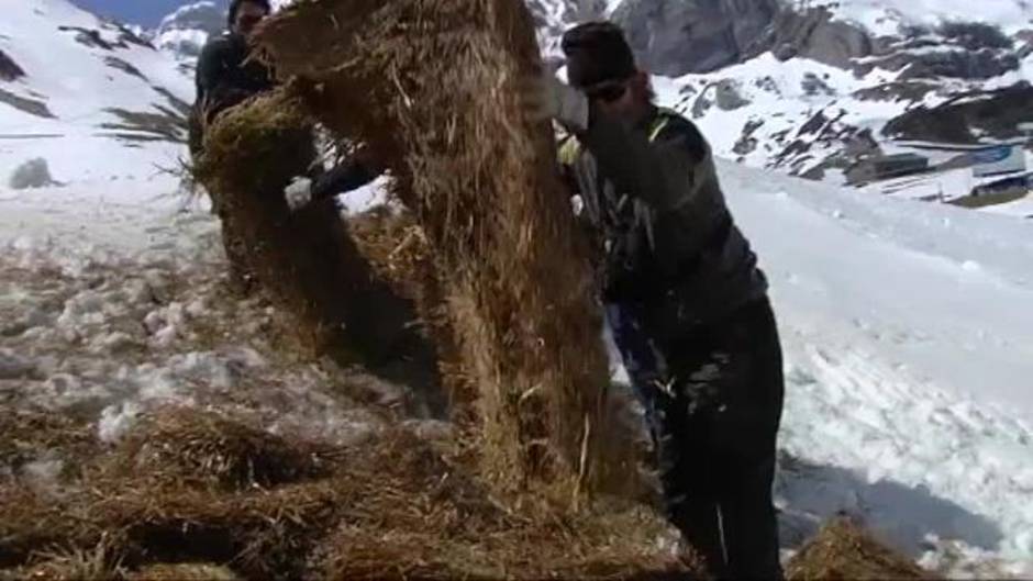 La estación de Candanchú prueba un sistema para almacenar la nieve