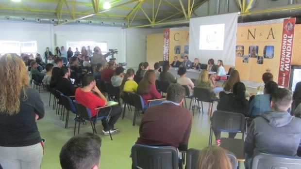 El Ayuntamiento de Carmona ha presentado el programa a los jóvenes de la localidad