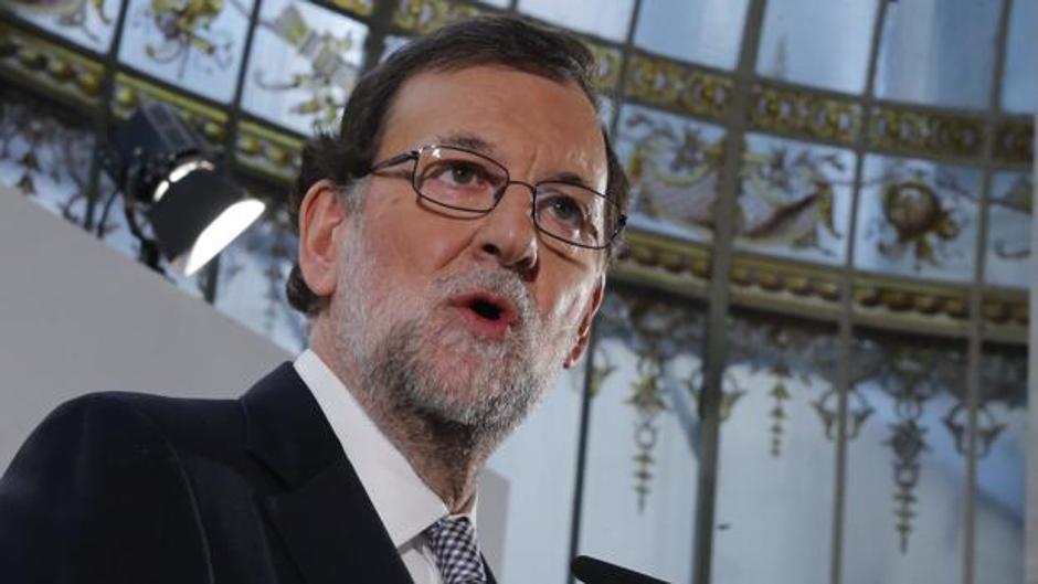 Rajoy pide calma ante la guerra famililar por el control de El Corte Inglés