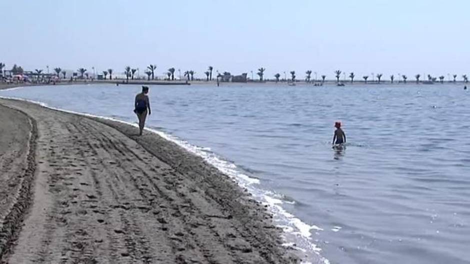 Las lluvias de este invierno hacen que la Barceloneta se quede sin bandera azul