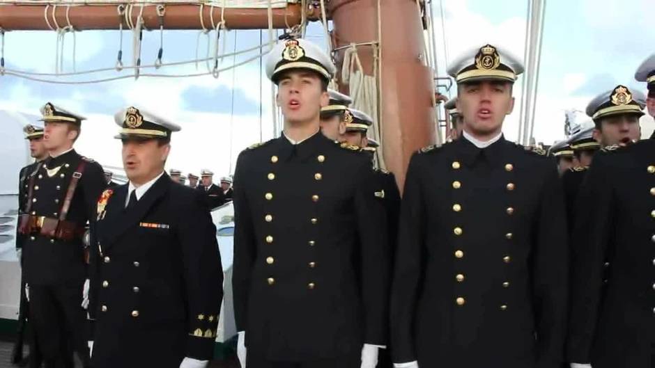 Homenaje al ARA San Juan y al capitán de fragata Montojo en el Juan Sebastián de Elcano