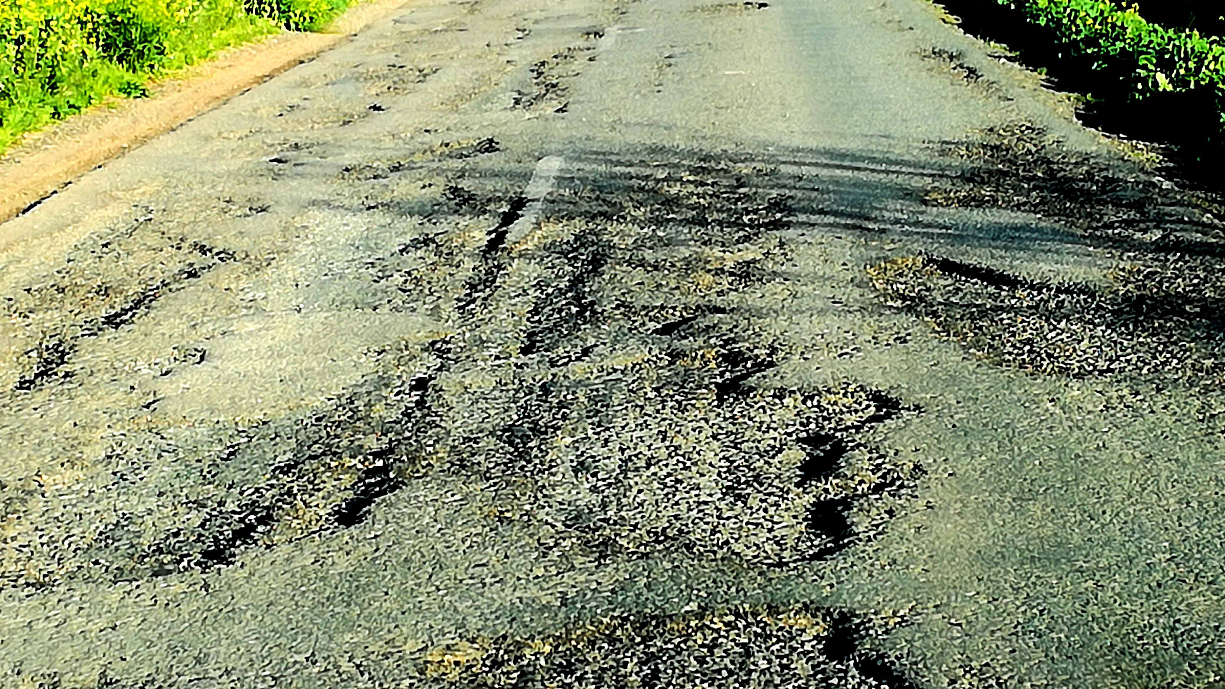 El arreglo de la carretera que sacará del aislamiento a la pedanía de Trajano