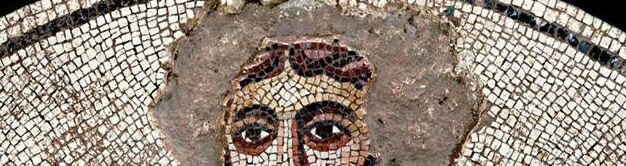 Figura del mosaico de los amores a la que los niños romanos arrancaron teselas