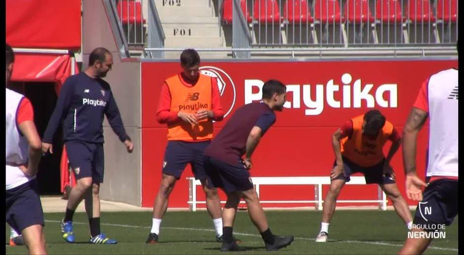 Lenglet se entrena con el Sevilla ajeno a los rumores que lo sitúan en el Barcelona