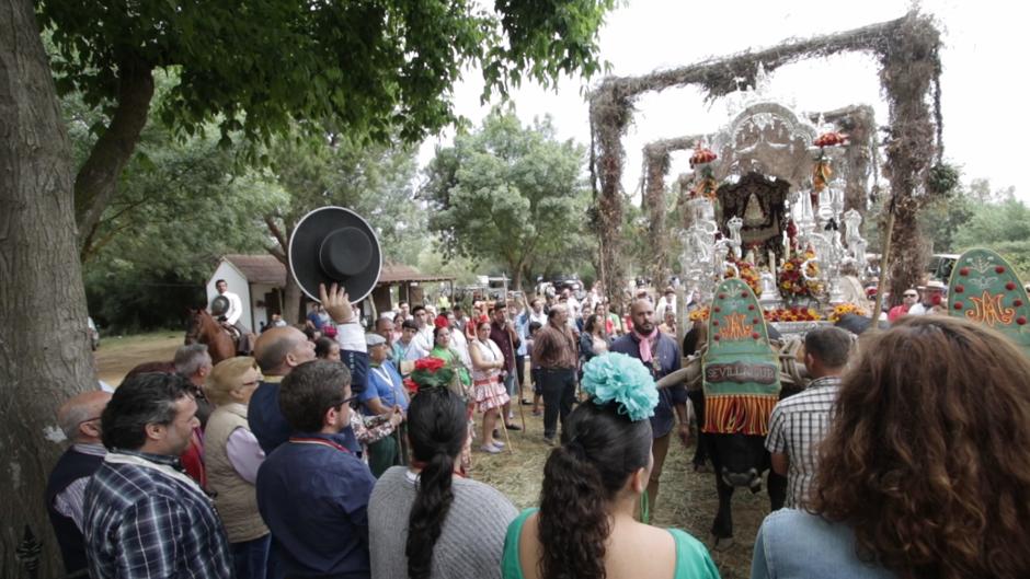 El Rocío 2018: los peregrinos de Sevilla Sur desafían al mal tiempo en el Vado del Quema