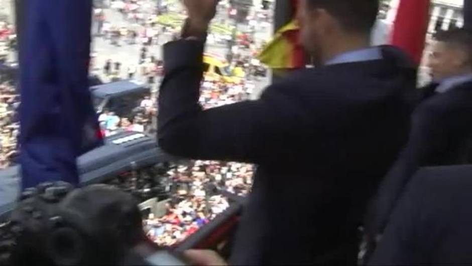 Carmena y Garrido felicitan al Real Madrid de baloncesto por la Décima