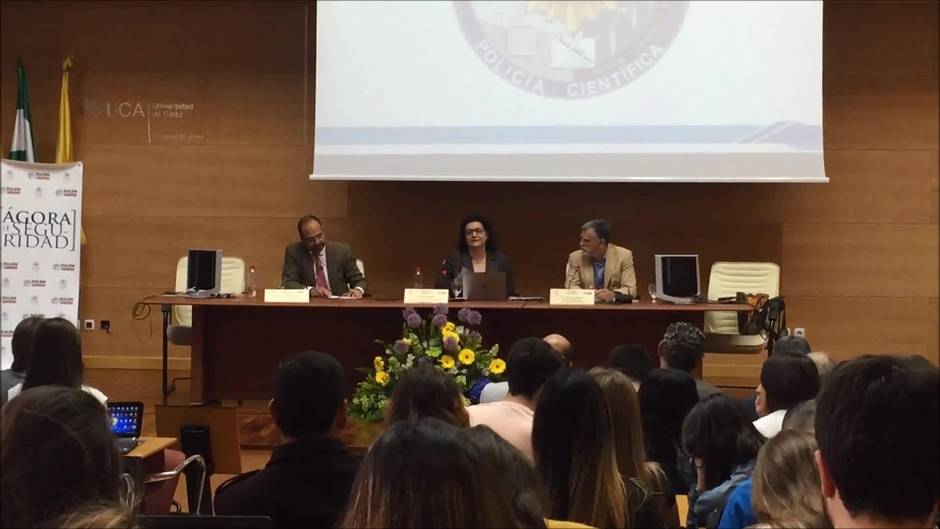 La Jefa de la Policía Científica en el campus de la UCA en Jerez