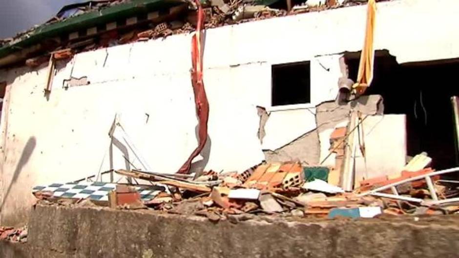 "No reconozco el pueblo": la reacción de los vecinos de Tui al observar el lugar de la explosión