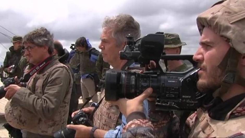 Cospedal supervisa el ejercicio "Valiant Lynx 18" del Ejército de Tierra