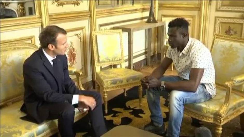 Macron le concede la nacionalidad francesa a Mamoudu Gassama