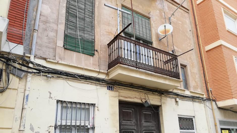 En esta casa permaneció cuatro años el cadáver momificado de una mujer en Valencia