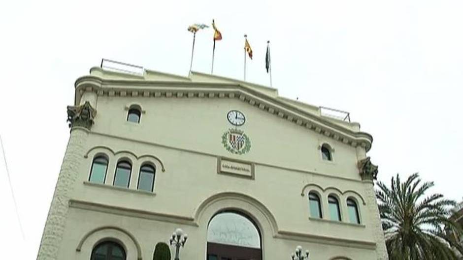 Una moción de censura del PSC y PP desalojará a la edil de Badalona