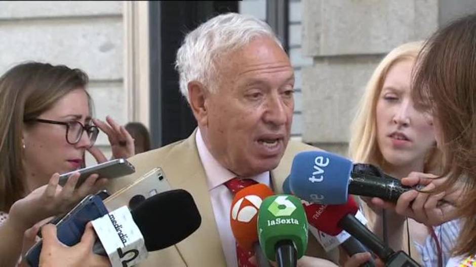 El "reformista" Margallo vuelve a cargar contra la "inmovilista" Saénz de Santamaría