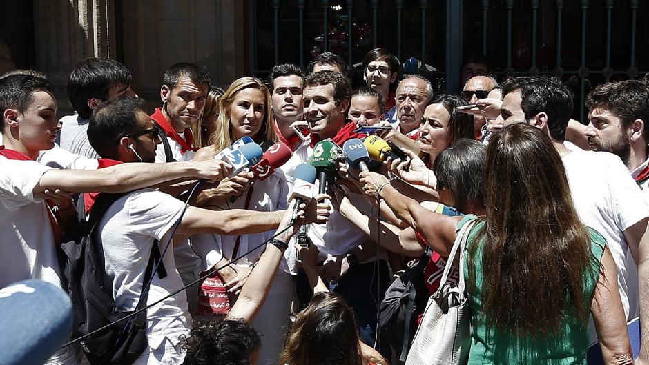 Gritos contra Pablo Casado durante su visita a los Sanfermines de Pamplona