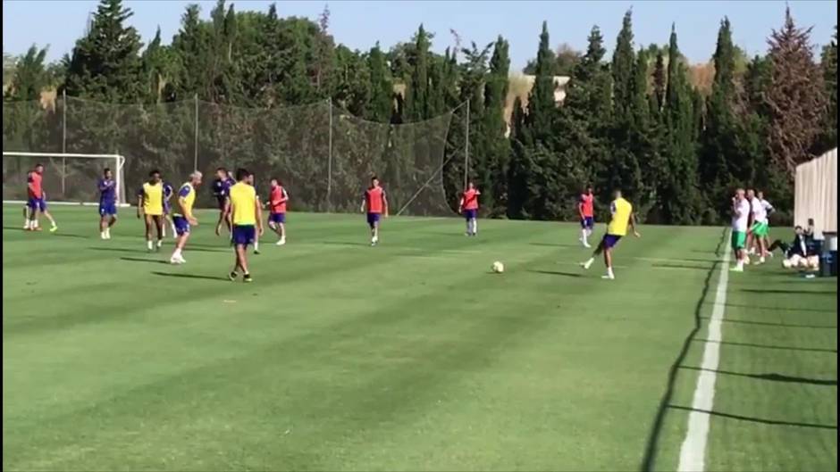 Ensayo de presión compacta y salida de balón en el entrenamiento del Betis