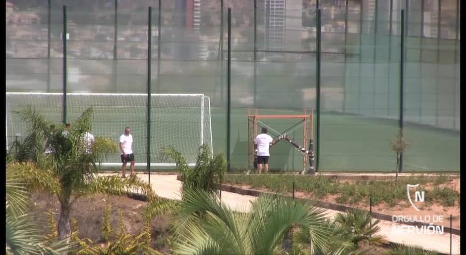 El cuerpo técnico de Machín inspecciona los campos de entrenamiento de Benidorm