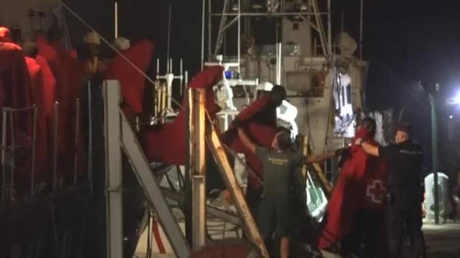 136 personas han llegado esta madrugada a las costas de Almería