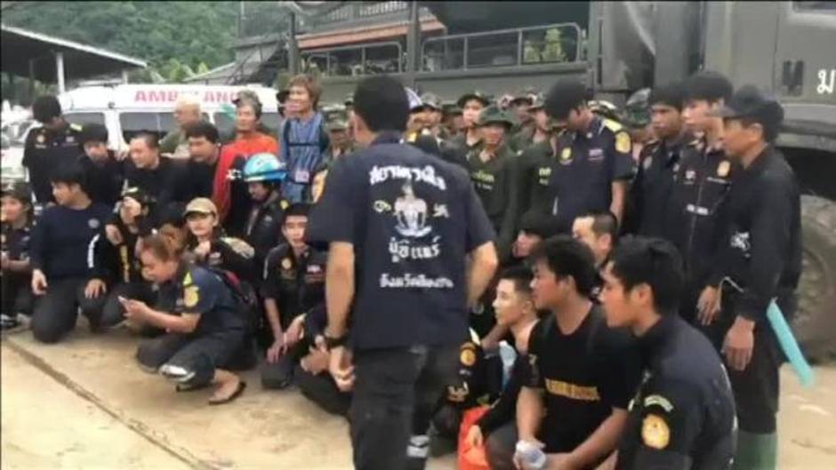 Celebraciones tras concluir felizmente el rescate en Tailandia