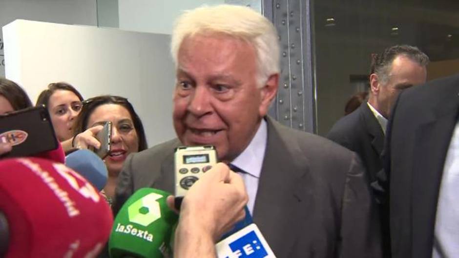 Felipe González valora positivamente el primer mes de Sánchez