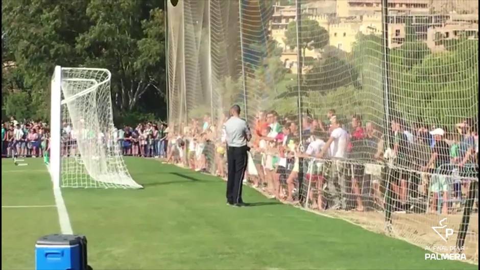 Muchos aficionados en el entrenamiento del Betis en Montecastillo