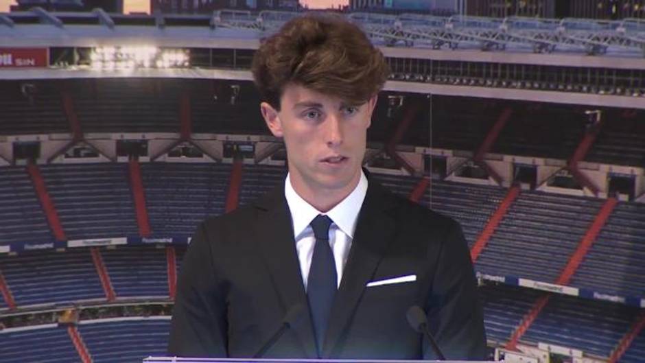 El Real Madrid presenta a Álvaro Odriozola