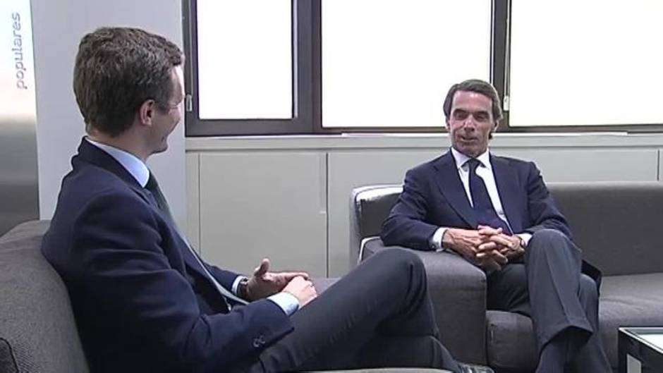 Casado vuele a abrir las puertas de Génova a Aznar