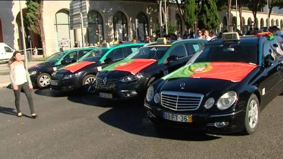 El conflicto del taxi mantiene el colapso en las principales ciudades españolas