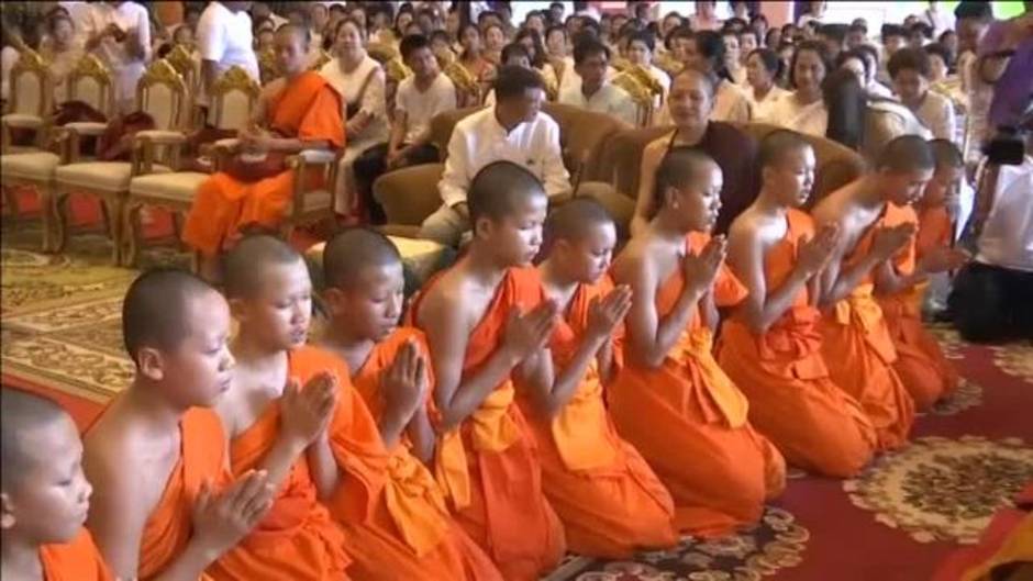 Los niños de la cueva de Tailandia se ordenan monjes budistas