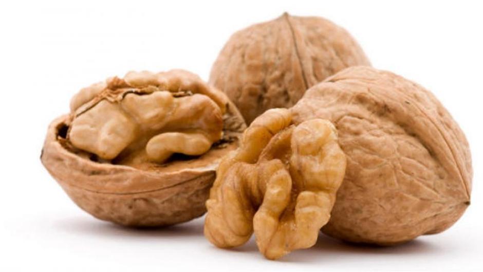 Comer nueces disminuye el colesterol y no afecta negativamente al peso corporal